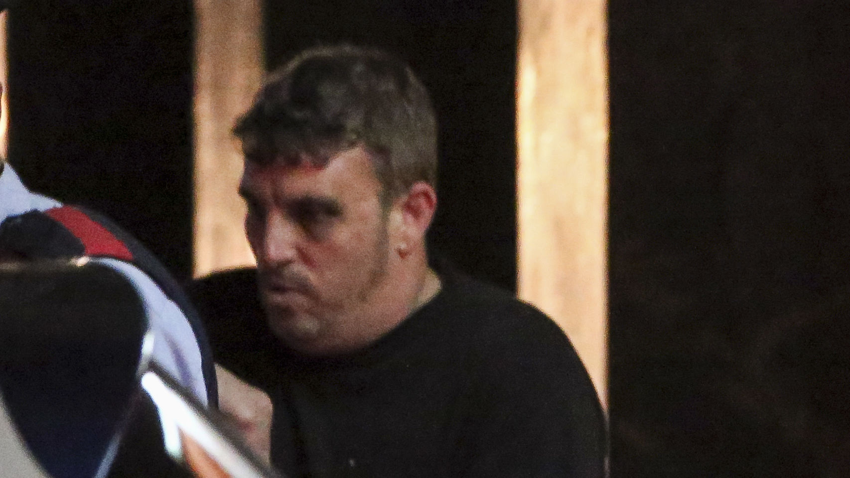 Joan, conducido por los Mossos, después de que los tíos de la niña le dieron una paliza.