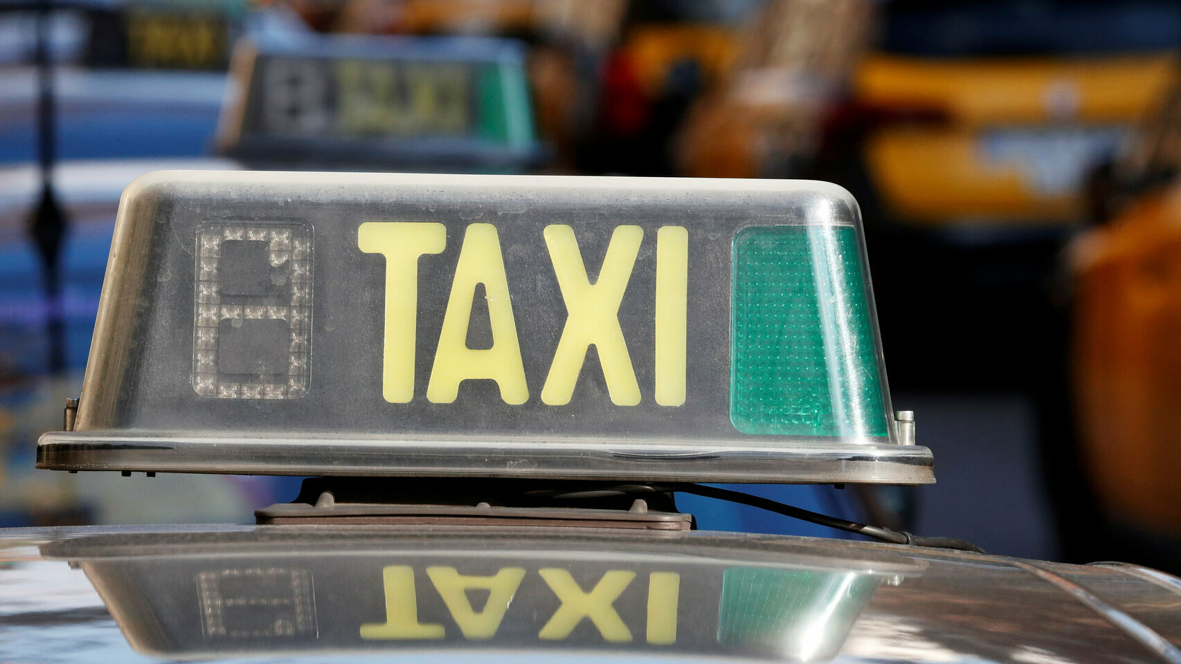 Una imagen de un taxi.