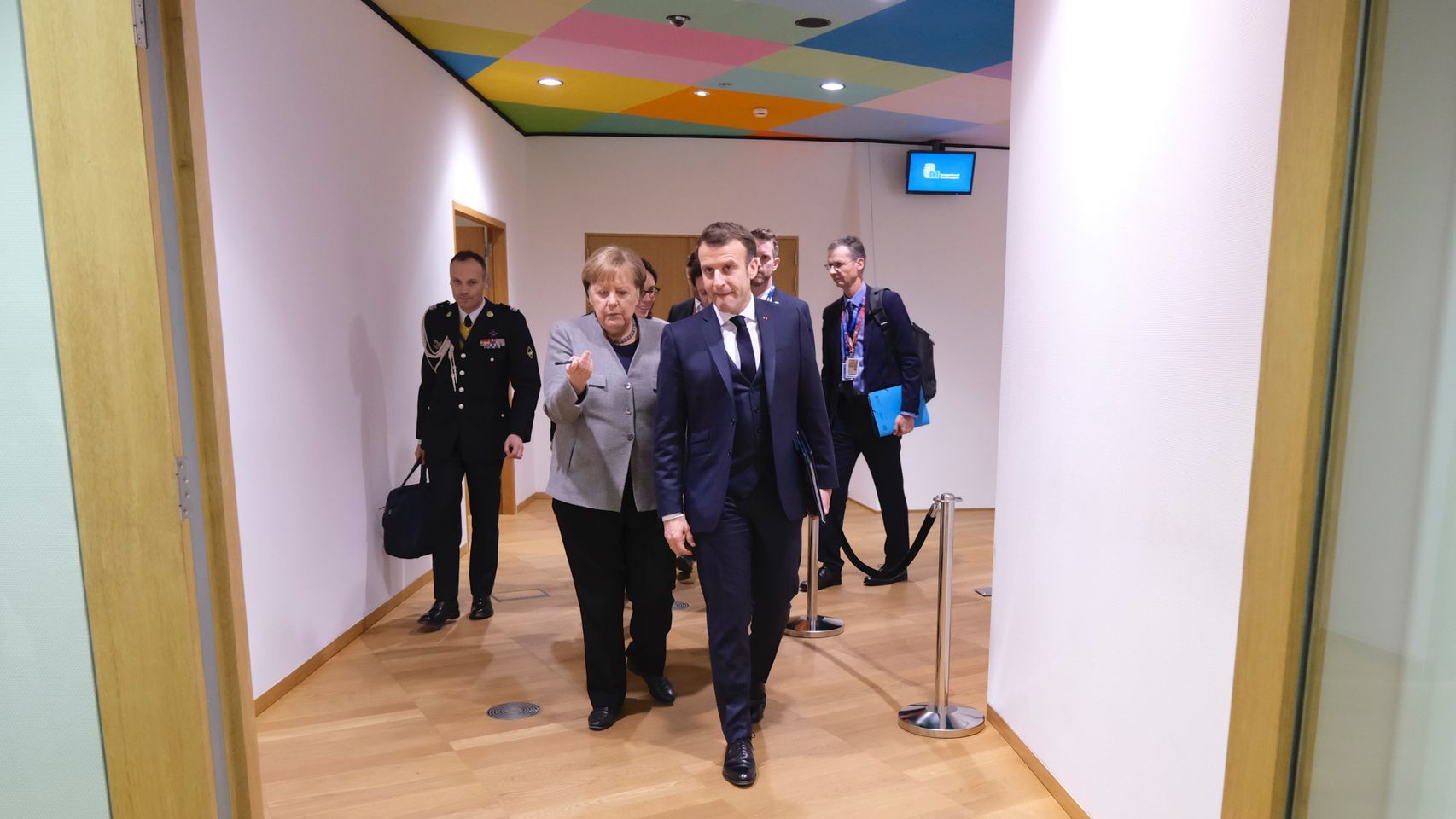 Angela Merkel y Emmanuel Macron han ejercido este viernes de mediadores