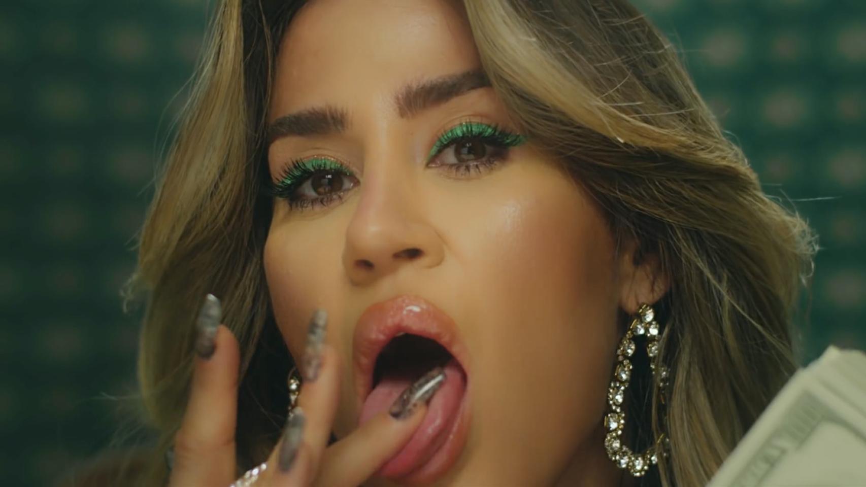 J Mena en el videoclip de 'PUTA'.