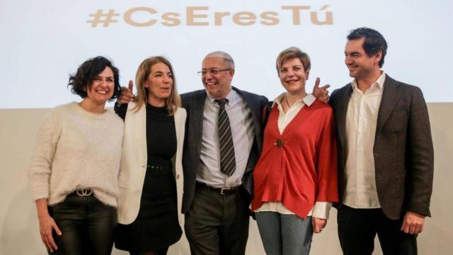 Orlena de Miguel, a la izquierda, junto al resto de dirigentes del ala crítica de Ciudadanos a nivel nacional