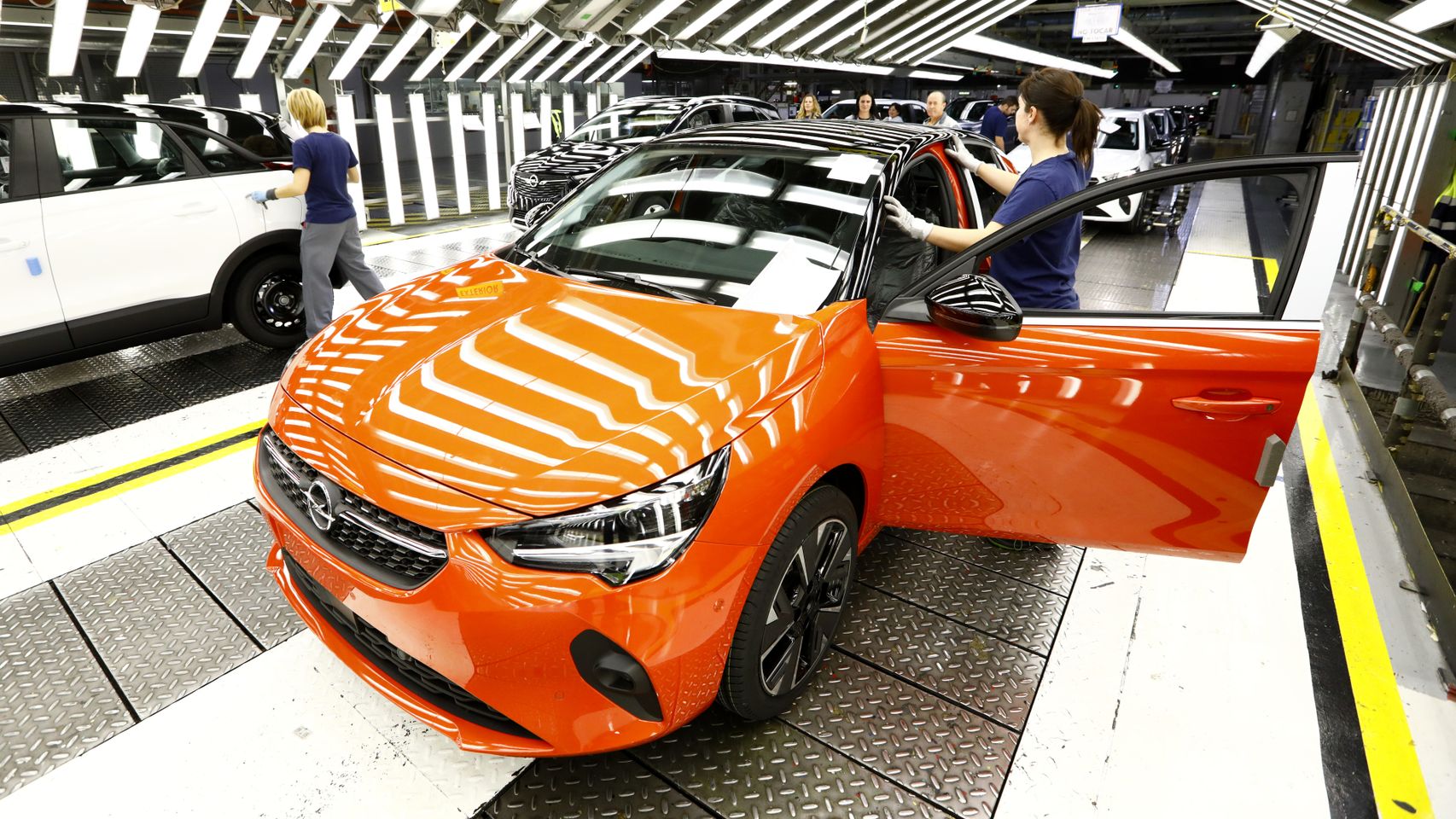 Opel Corsa-e en la línea de producción de Figueruelas.