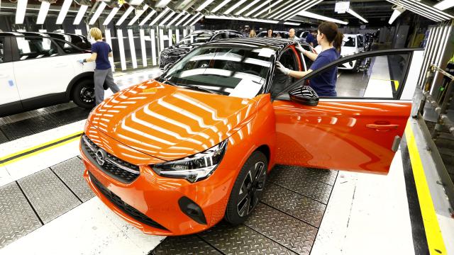 Opel Corsa-e en la línea de producción de Figueruelas.