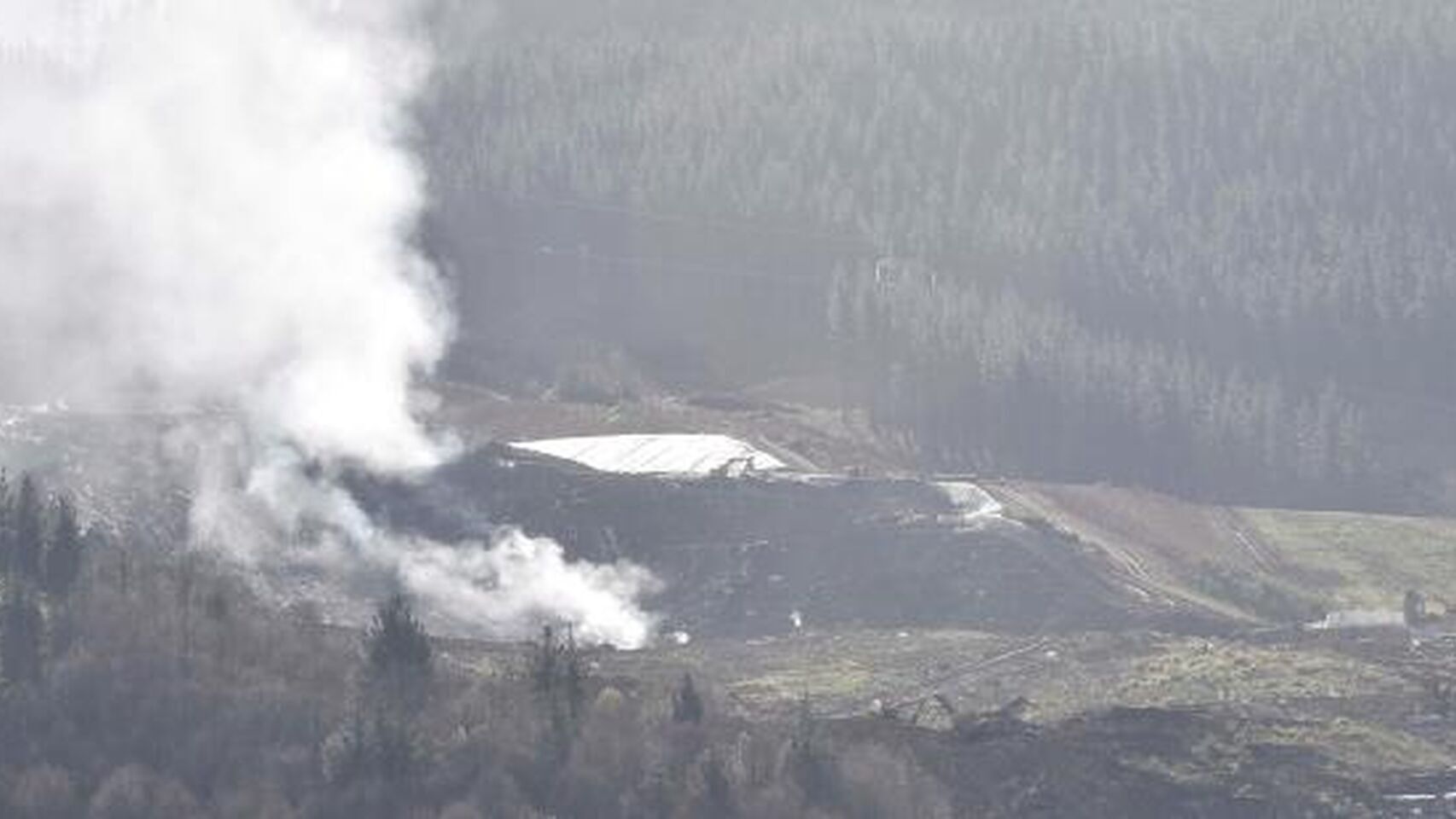 Vertedero de Zaldibar durante el incendio.