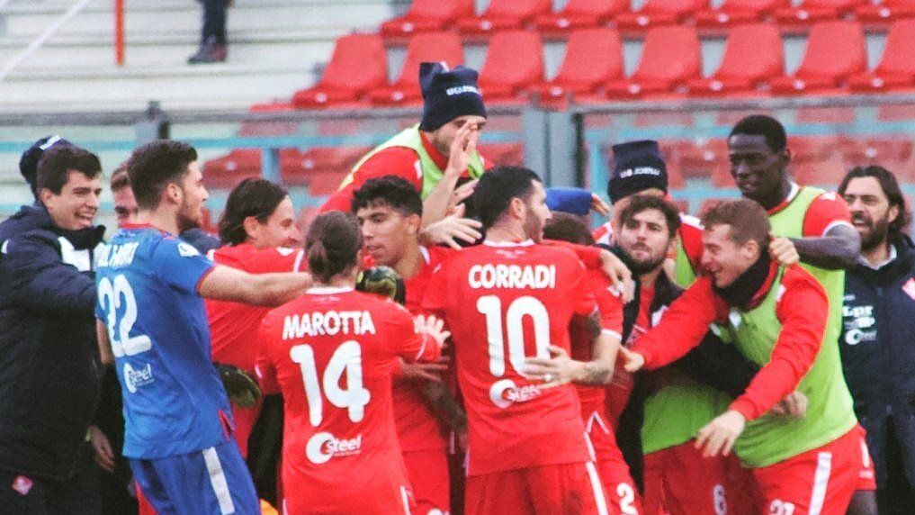 Piña de los jugadores del Piacenza
