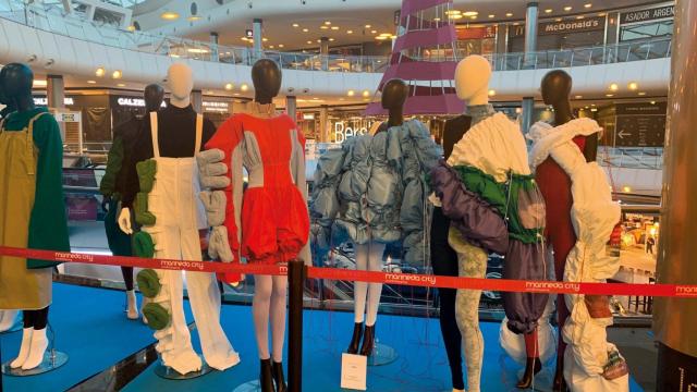 Jóvenes talentos de la moda gallega se dan a conocer en el Marineda City de A Coruña