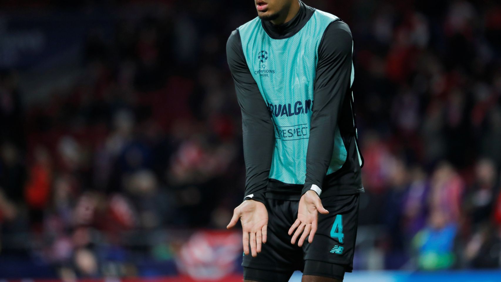 Virgil Van Dijk, en un calentamiento del Liverpool
