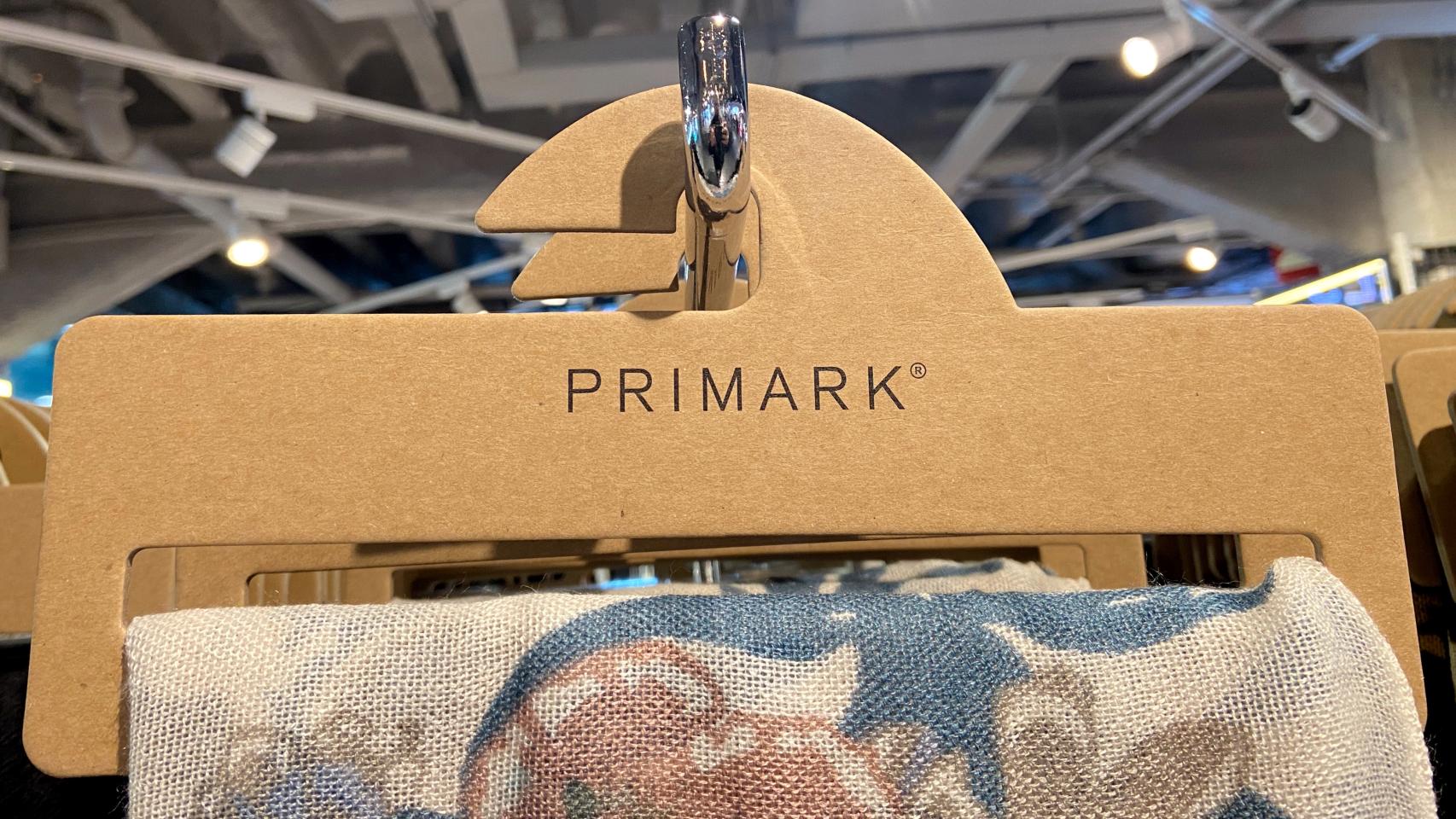 Percha de Primark.