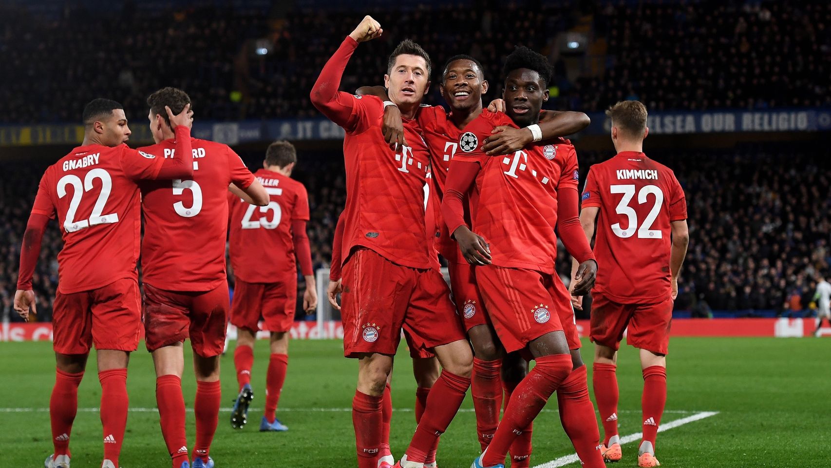 Los jugadores del Bayern celebran uno de los goles del partido