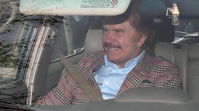 Edmundo Arrocet ha vuelto a la propiedad de María Teresa para recoger sus cosas.