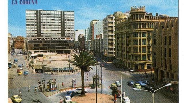 La desaparecida Clínica El Pilar a la derecha, frente a la Casa Escariz