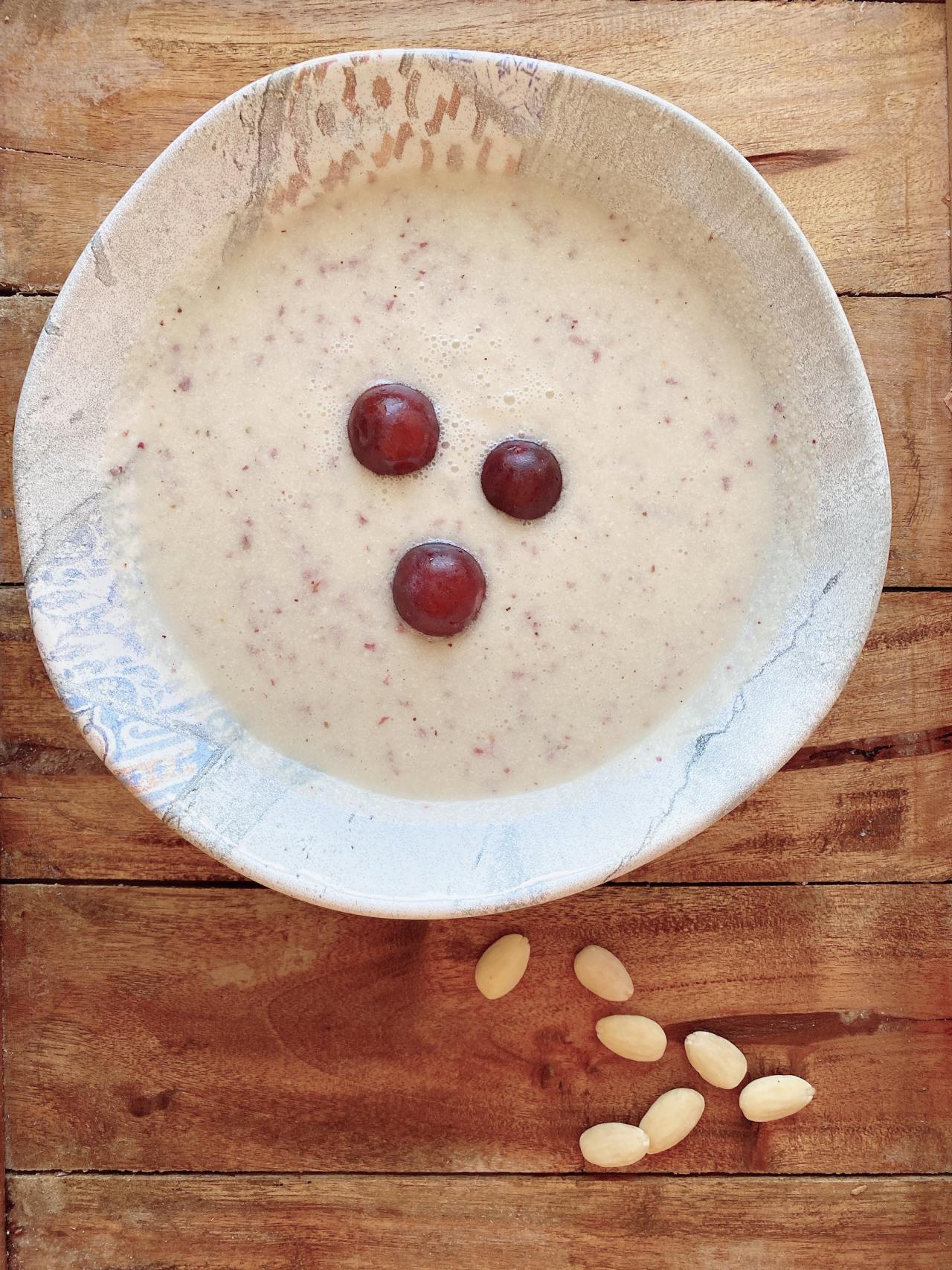 Imagen del ajoblanco de uvas que cocina Adriana Abenia.