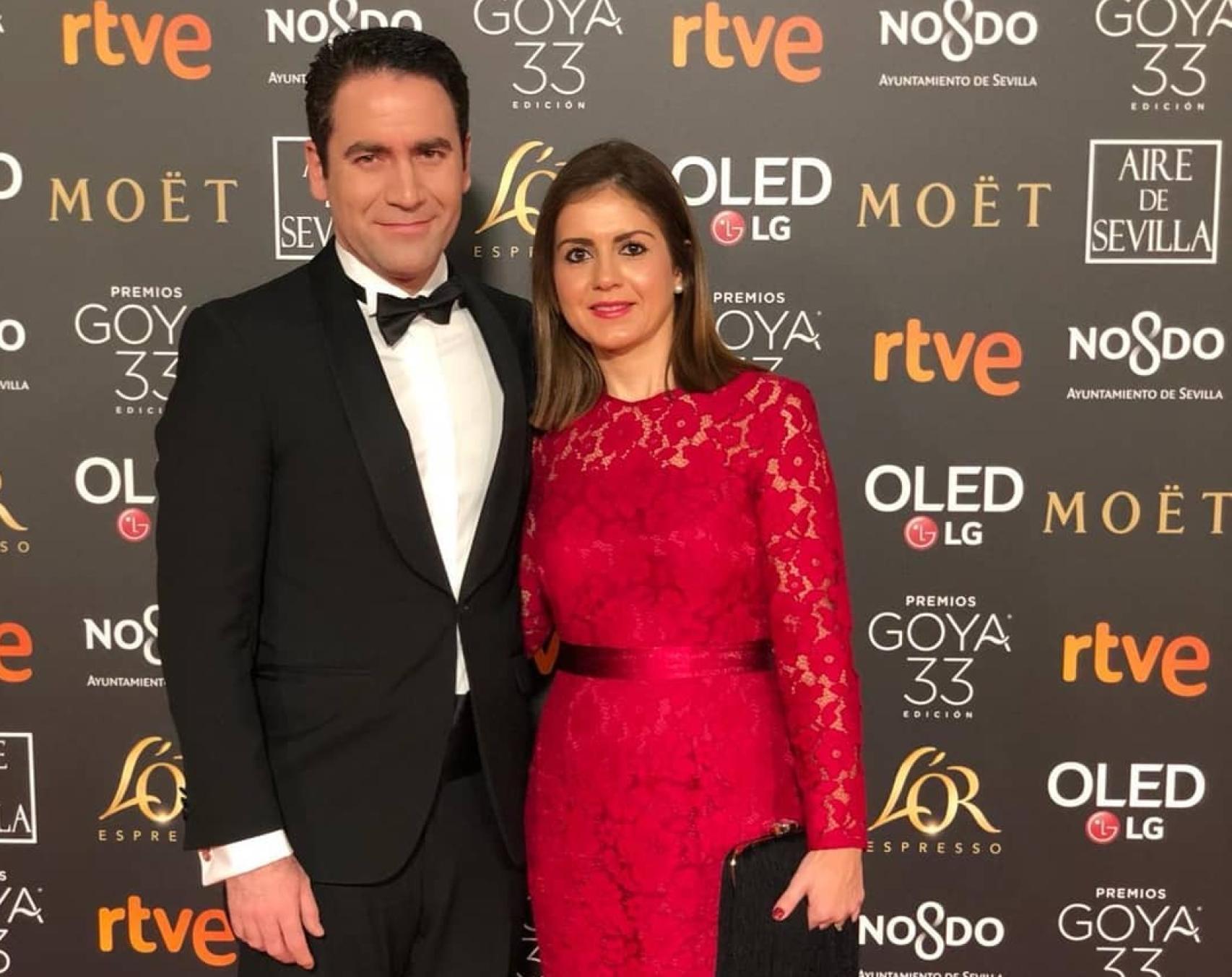 Teodoro García Egea y su mujer, María José Escasaín, en los Premios Goya.