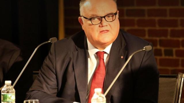 Loughney (Fundación la Caixa) analiza los valores de la empresa a través del rugby