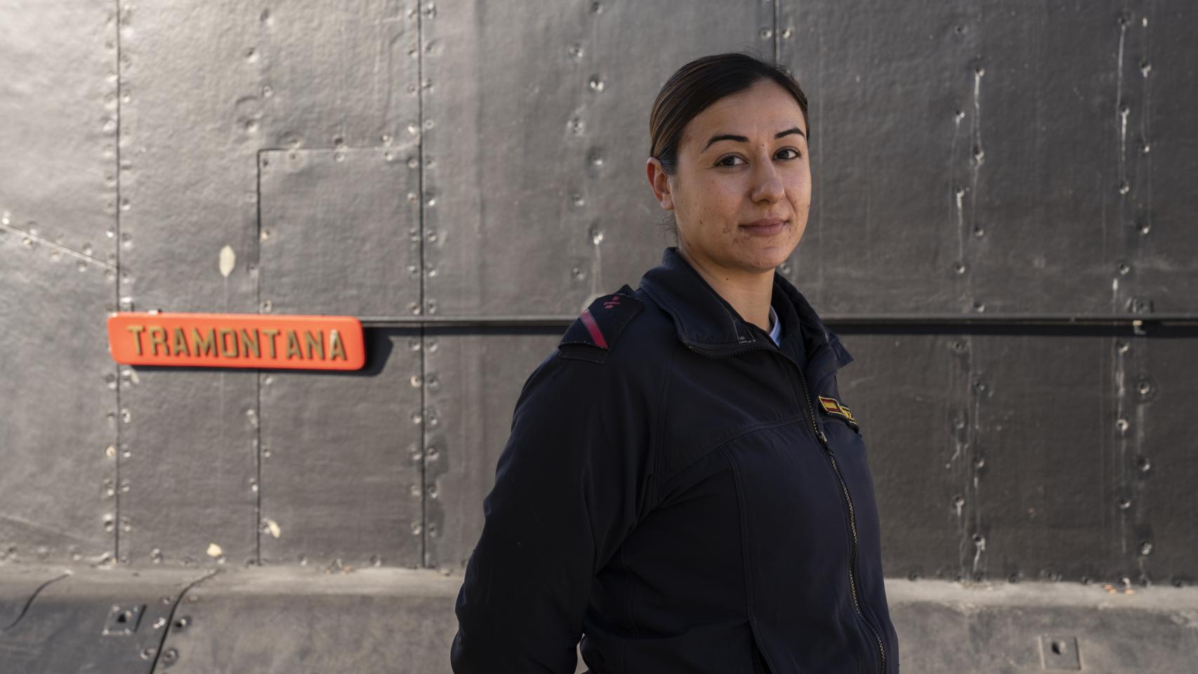 Estefanía Ruiz, frente al submarino Tramontana.