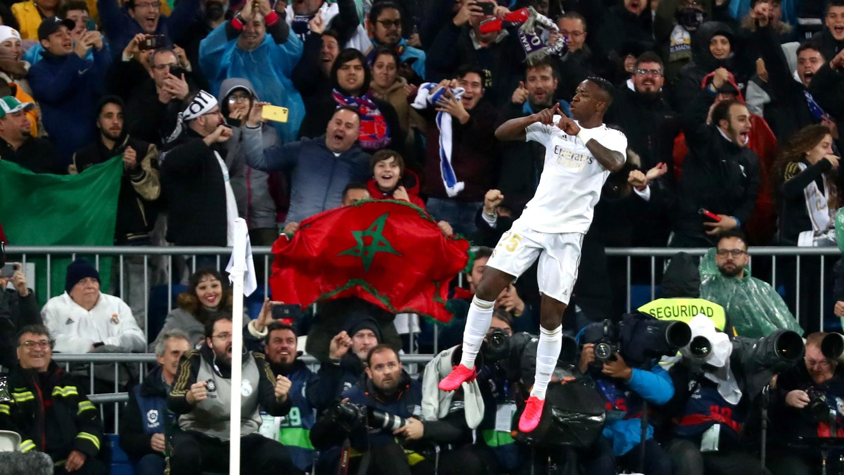 Vinicius celebra su gol al FC Barcelona