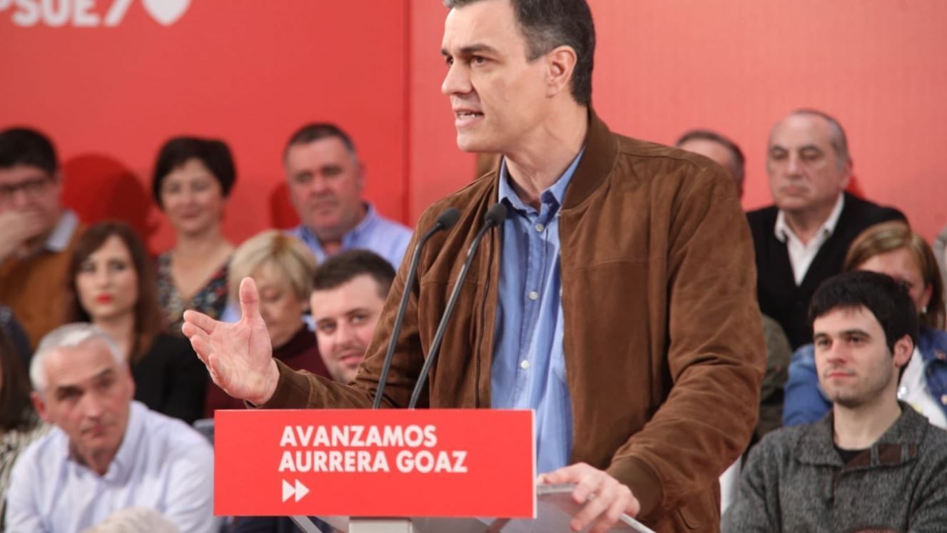 El presidente del Gobierno, Pedro Sánchez, este domingo en Vitoria.