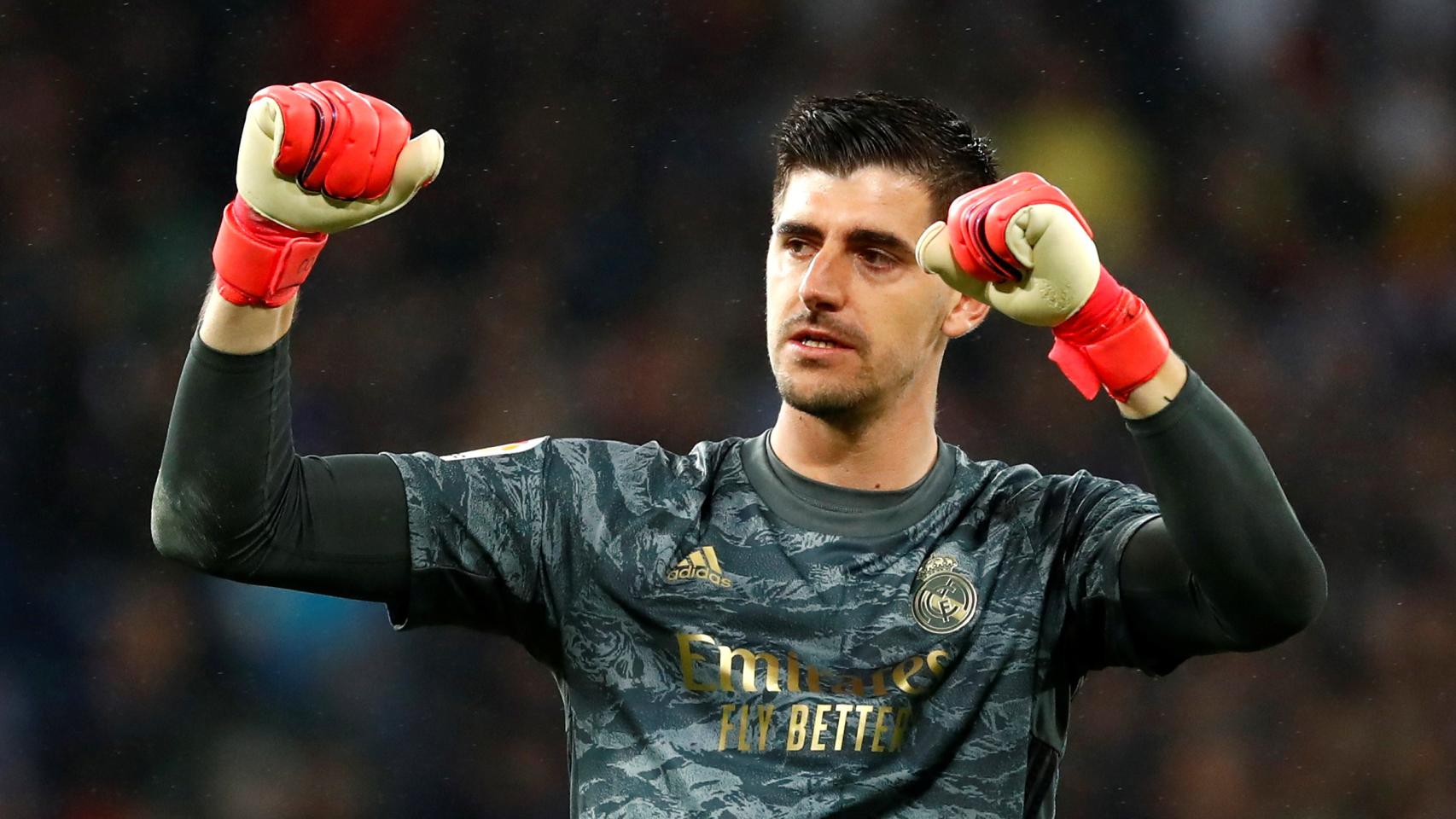 Courtois celebra con el Real Madrid