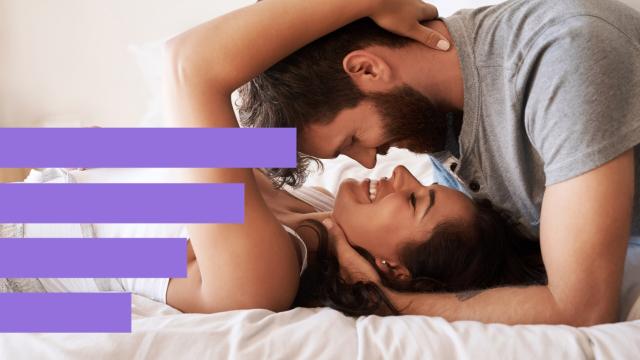 Una pareja en un momento de intimidad.