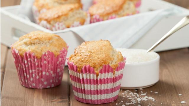Magdalenas de limón y coco sin azúcar, tu desayuno favorito desde ya