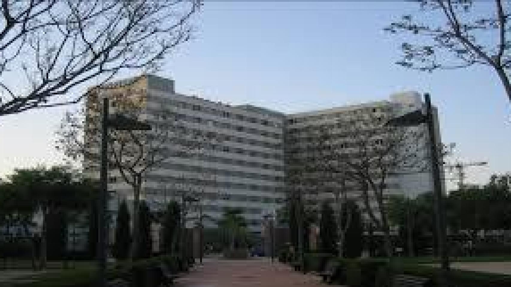 Fachada del Hospital Arnau de Vilanova