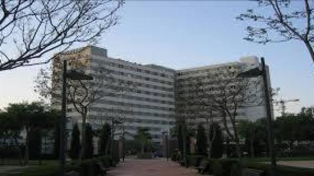 Fachada del Hospital Arnau de Vilanova