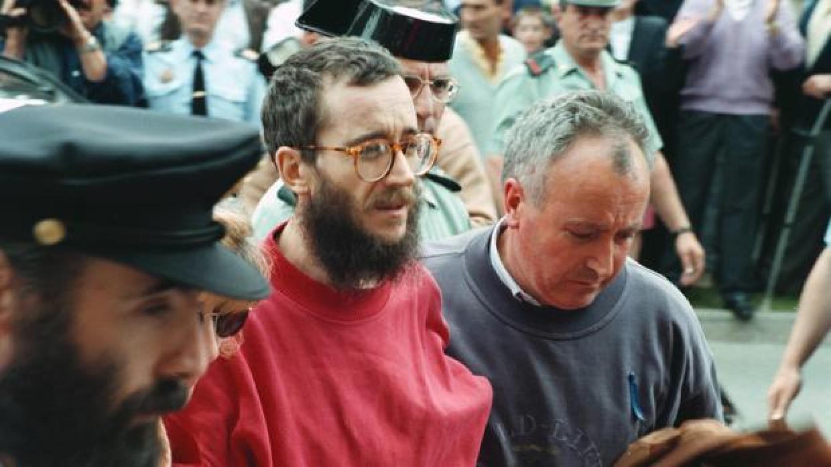 Ortega Lara a su llegada a su casa en Burgos tras ser liberado.