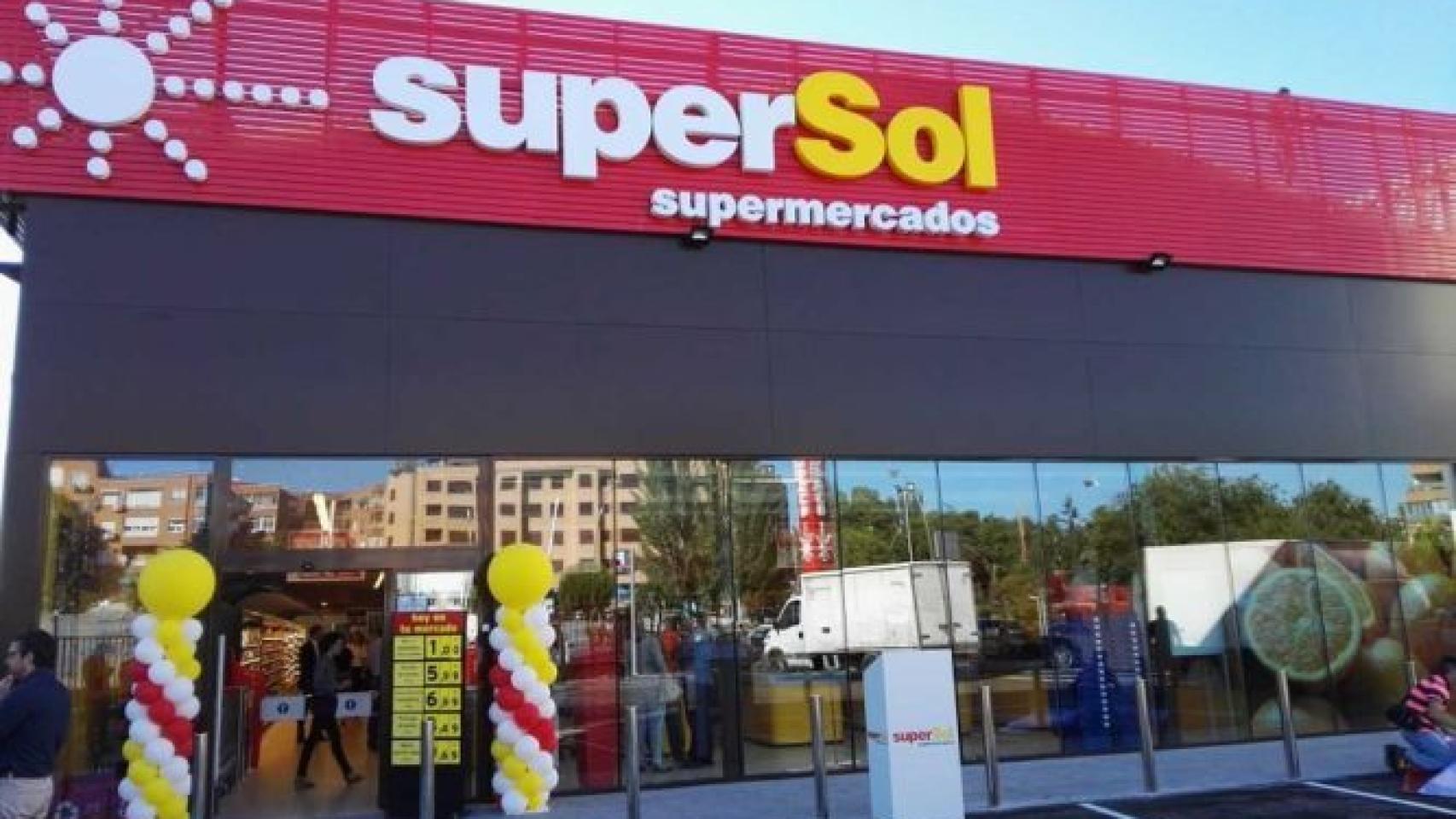 Supersol acelera su plan de reformas y despeja los rumores de venta