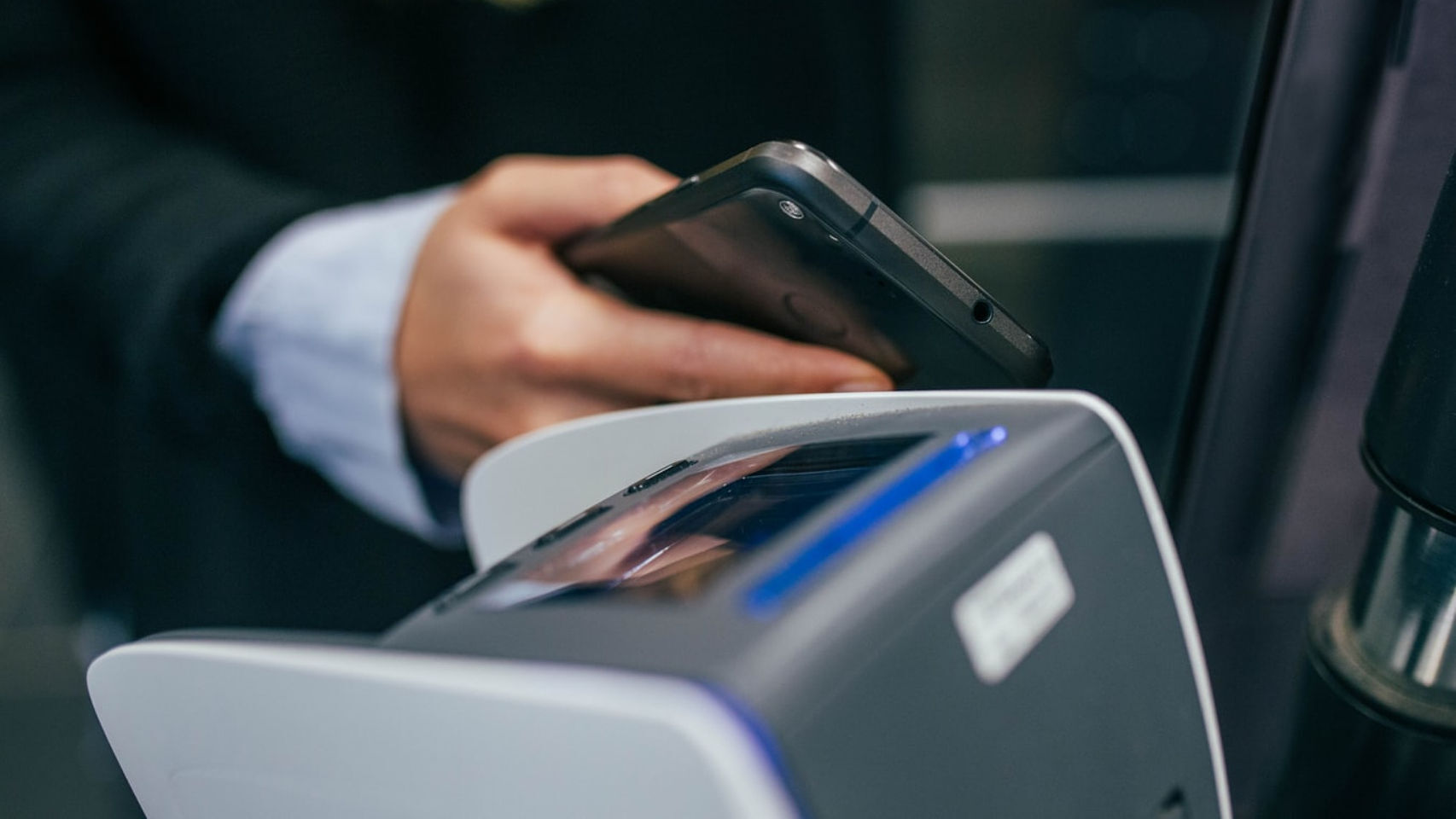 Pago contactless con móvil.