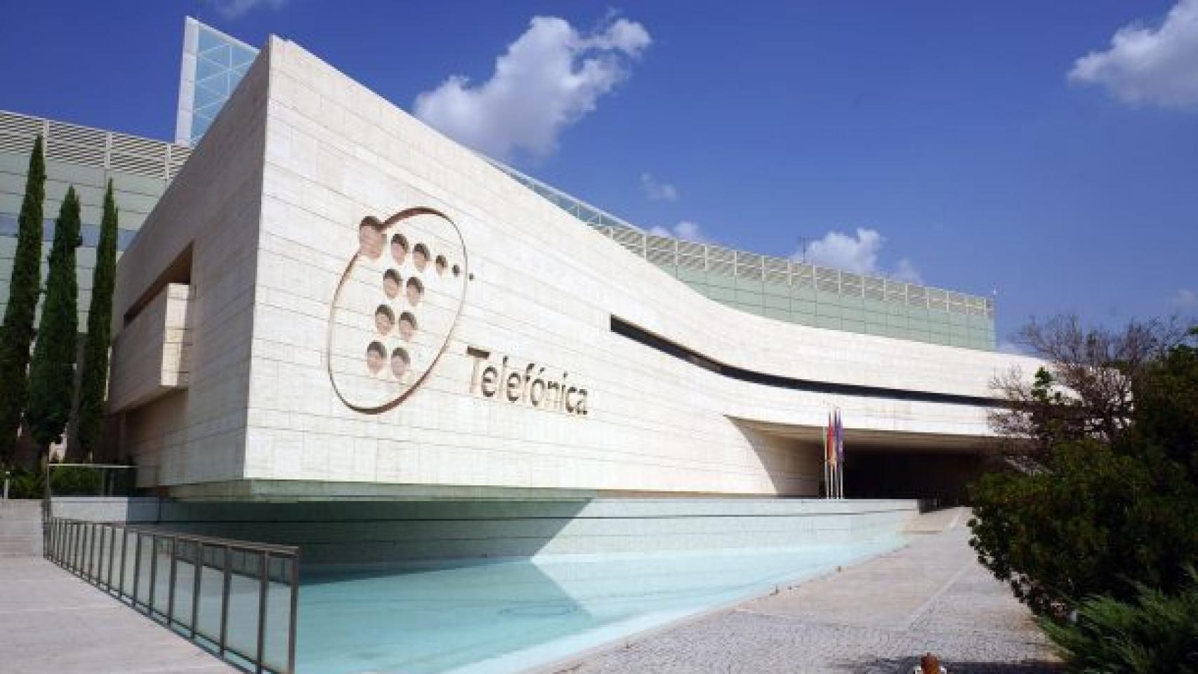 Telefónica confirma el primer caso de coronavirus en su sede en Madrid