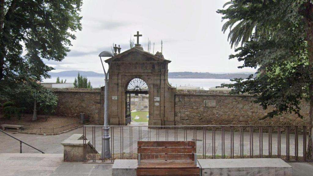 Muro exterior del cementerio de San Amaro