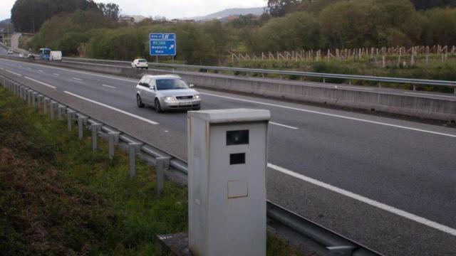Cuánto puedes sobrepasar la velocidad máxima sin que te multen: la Guardia Civil revela los límites