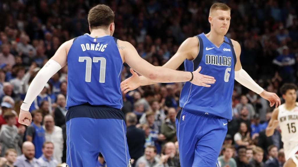 Luka Doncic y Kristaps Porzingis, durante un partido
