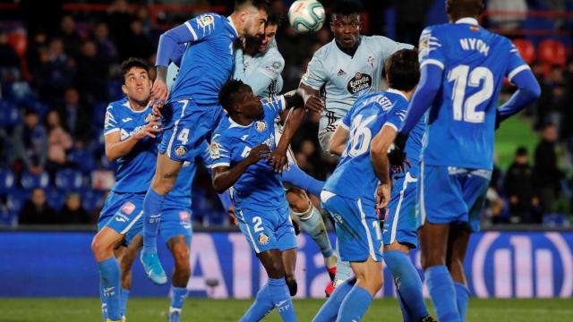 Varios jugadores del Getafe y Celta