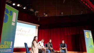 Irene González, Rafa Latorre, Guadalupe Sánchez y David Mejía participan en un acto de S'ha Acabat.