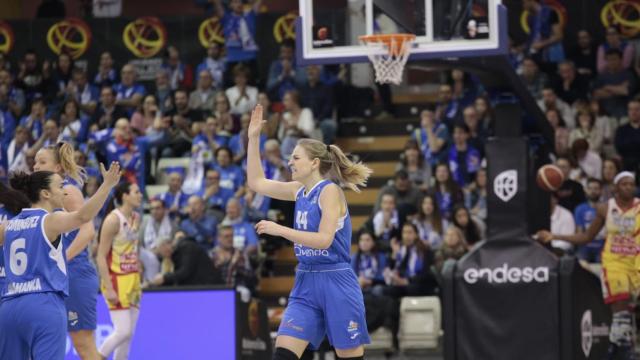 Perfumerías Avenida tras ganar la Copa de la Reina 2020
