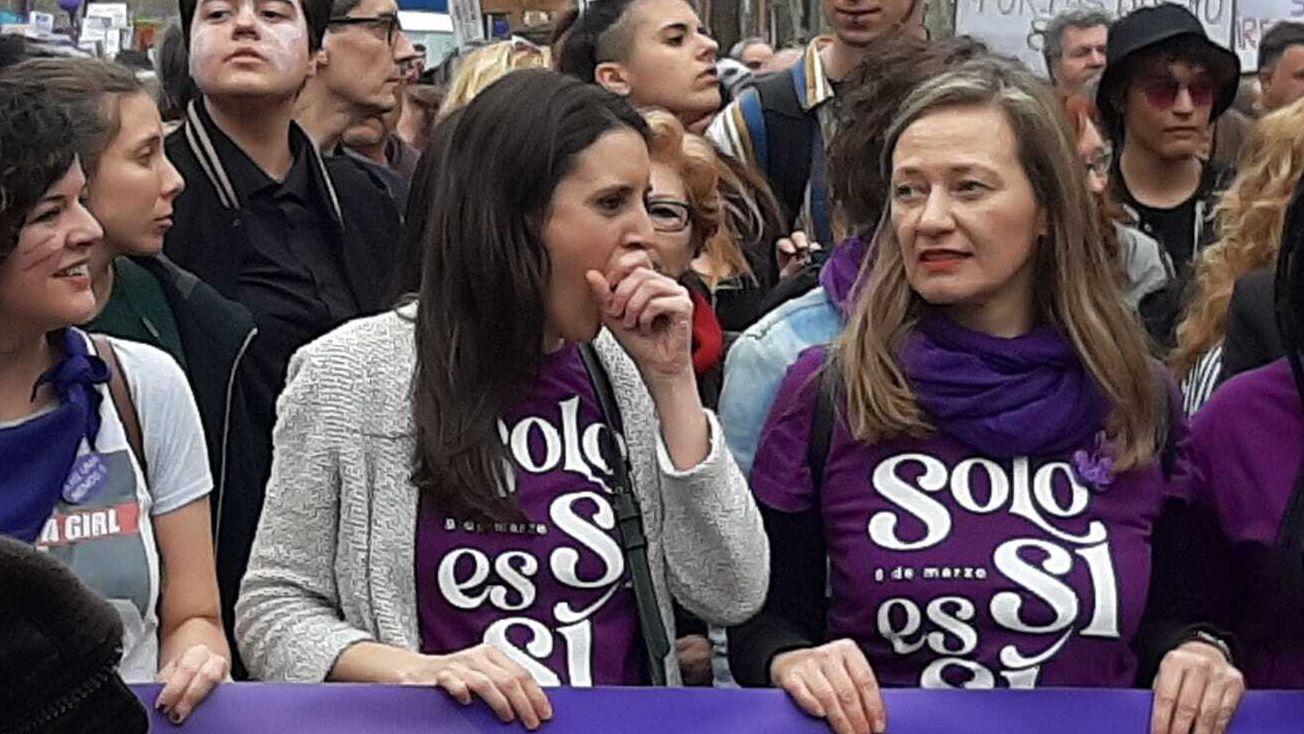 Irene Montero, bosteza en un momento de la manifestación de este domingo.