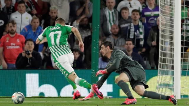 Thibaut Courtois, ante Joaquín en el Betis - Real Madrid