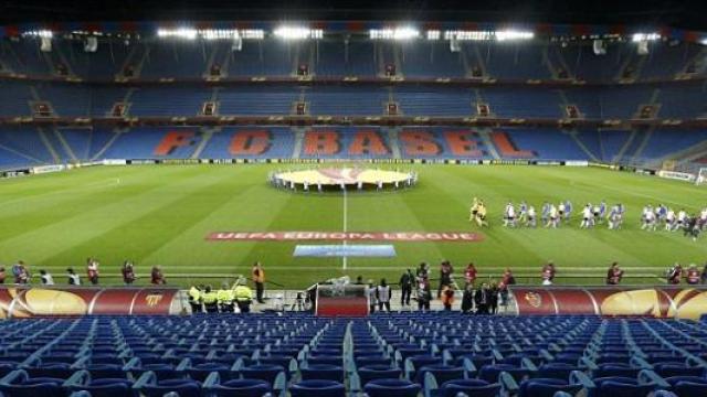 El estadio del FC Basilea en un partido de Europa League