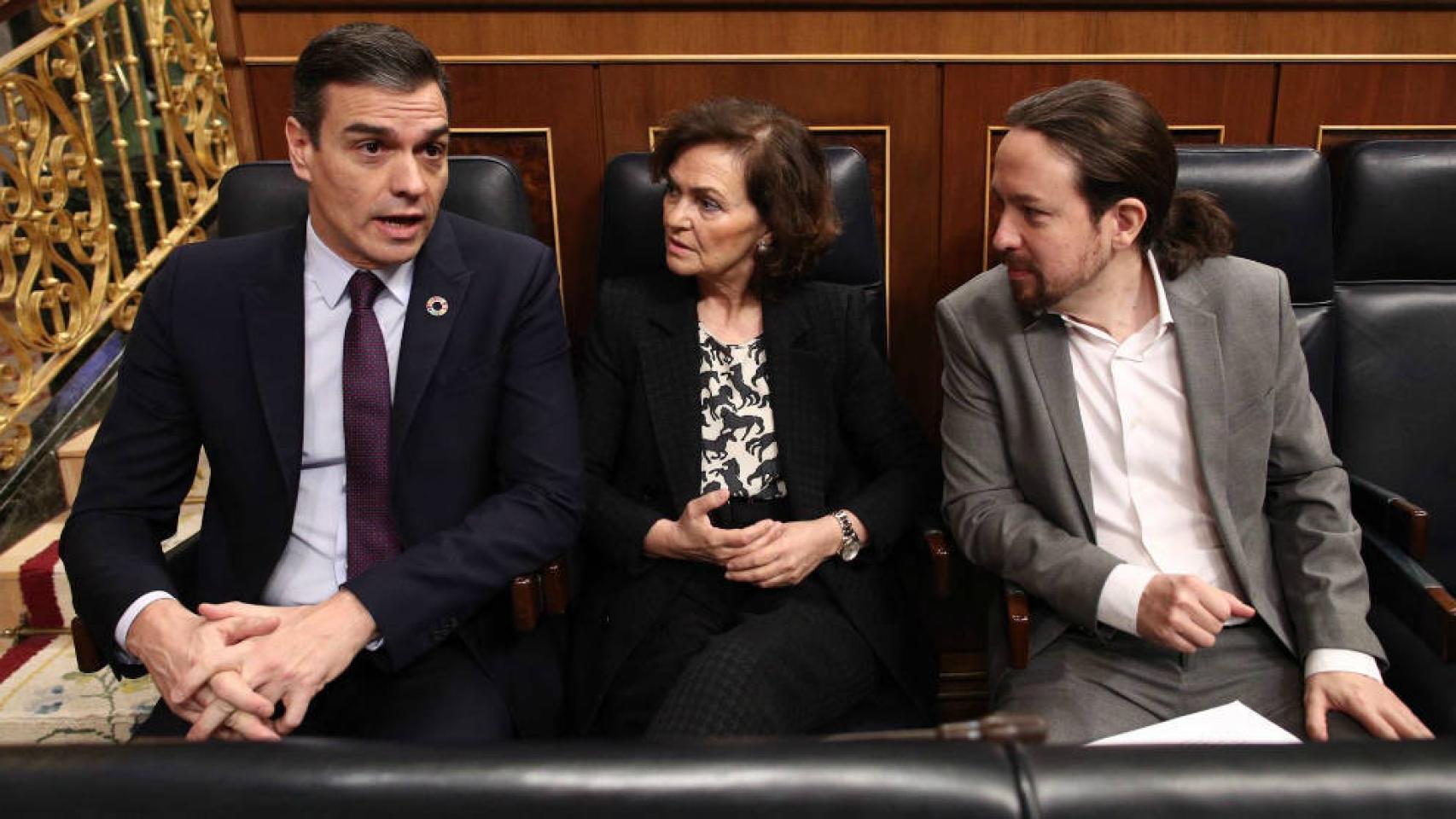 Pedro Sánchez, Carmen Calvo y Pablo Iglesias, de izquierda a derecha