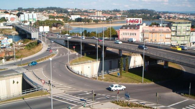 Confluencia de viajes en torno al puente de A Pasaxe entre A Coruña y Oleiros.