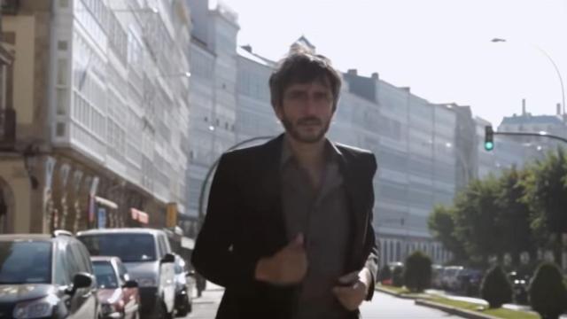 Xoel López en un videoclip grabado en A Coruña.