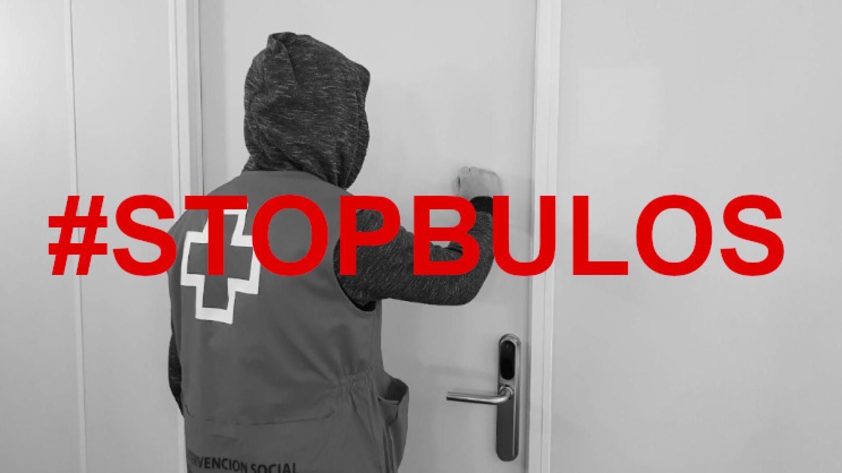 Un falso voluntario de Cruz Roja.