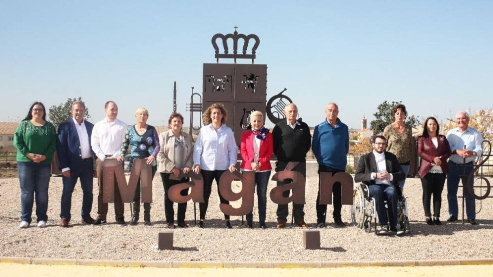 Candidatura del PSOE de Magán, con María de Carmen Pedraja Nieto en el centro y  Flora González Bonilla a su derecha