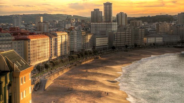Las huellas bajo el edificio de la Agencia Tributaria de A Coruña: la historia del tranvía