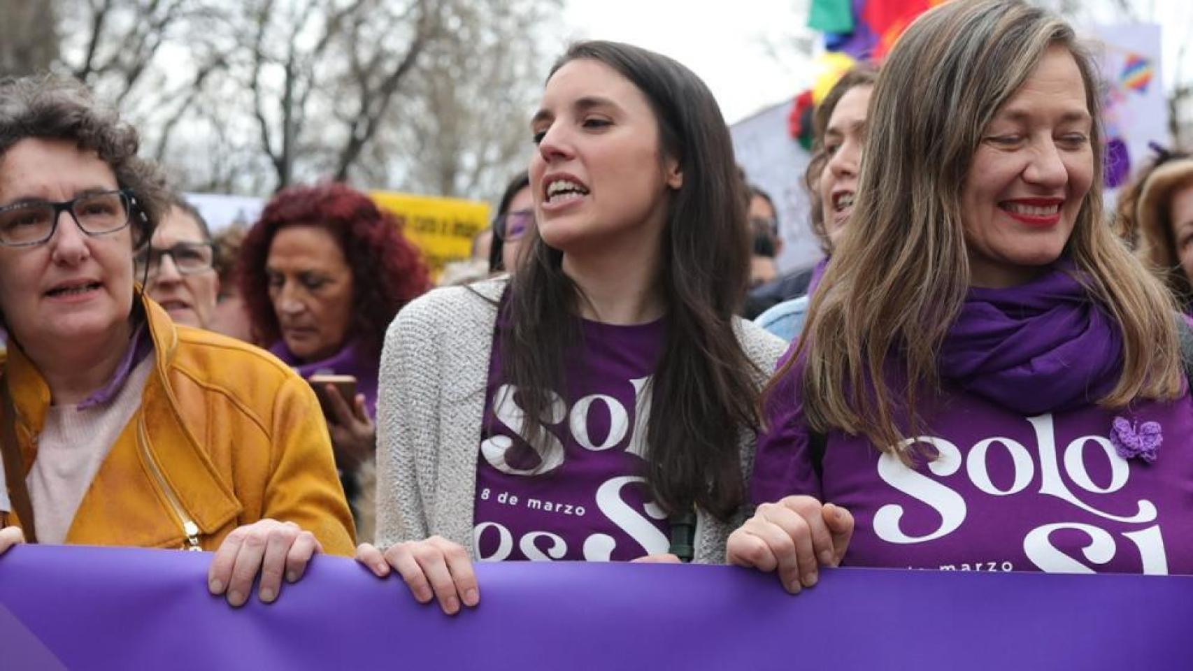 La ministra de Igualdad en la manifestación del 8M.