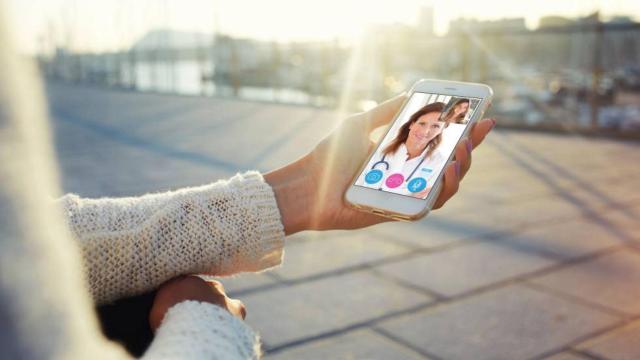 Una paciente durante una videoconsulta.