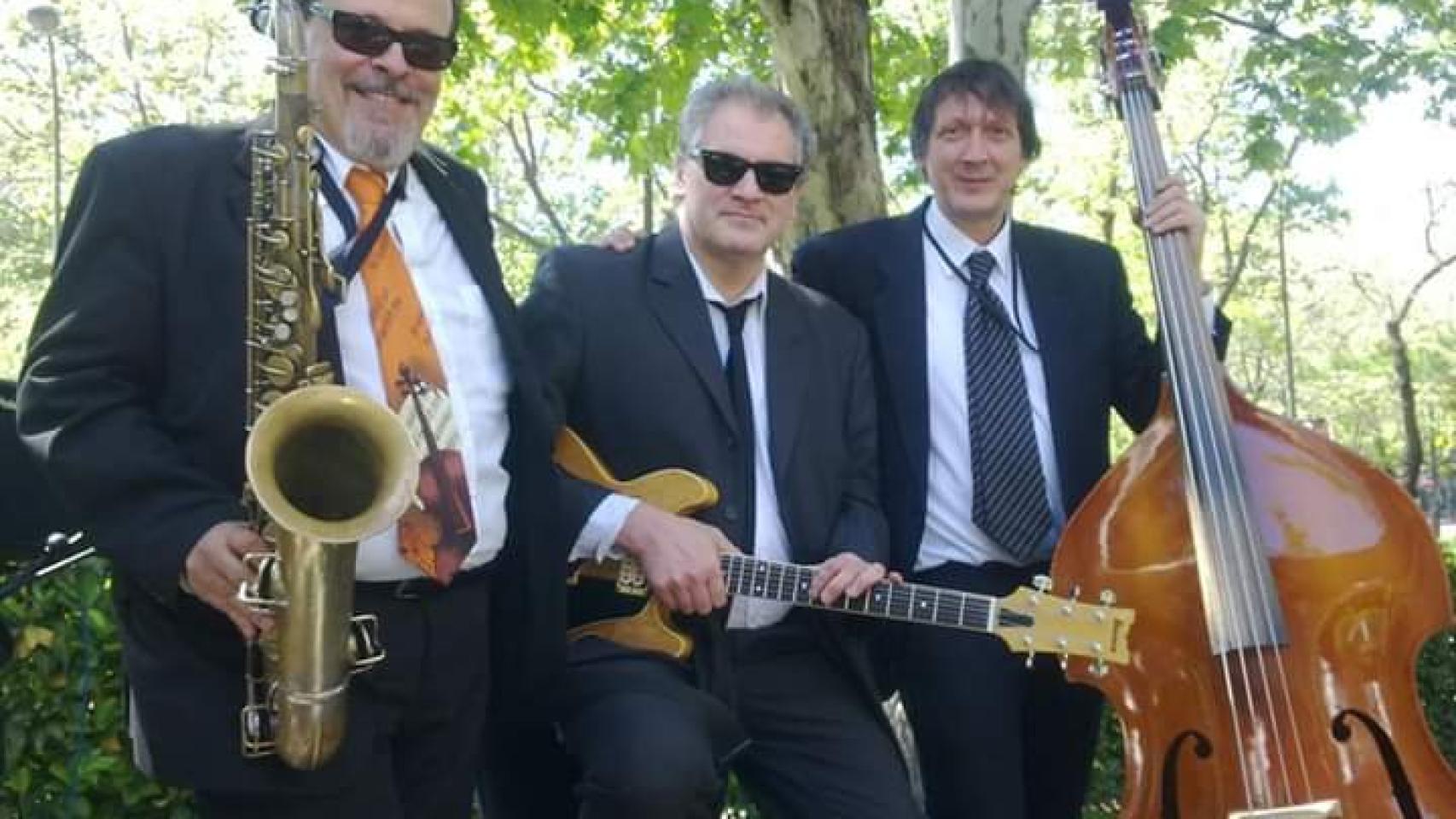 El saxofonista Marcelo Peralta, a la izquierda, con sus compañeros.