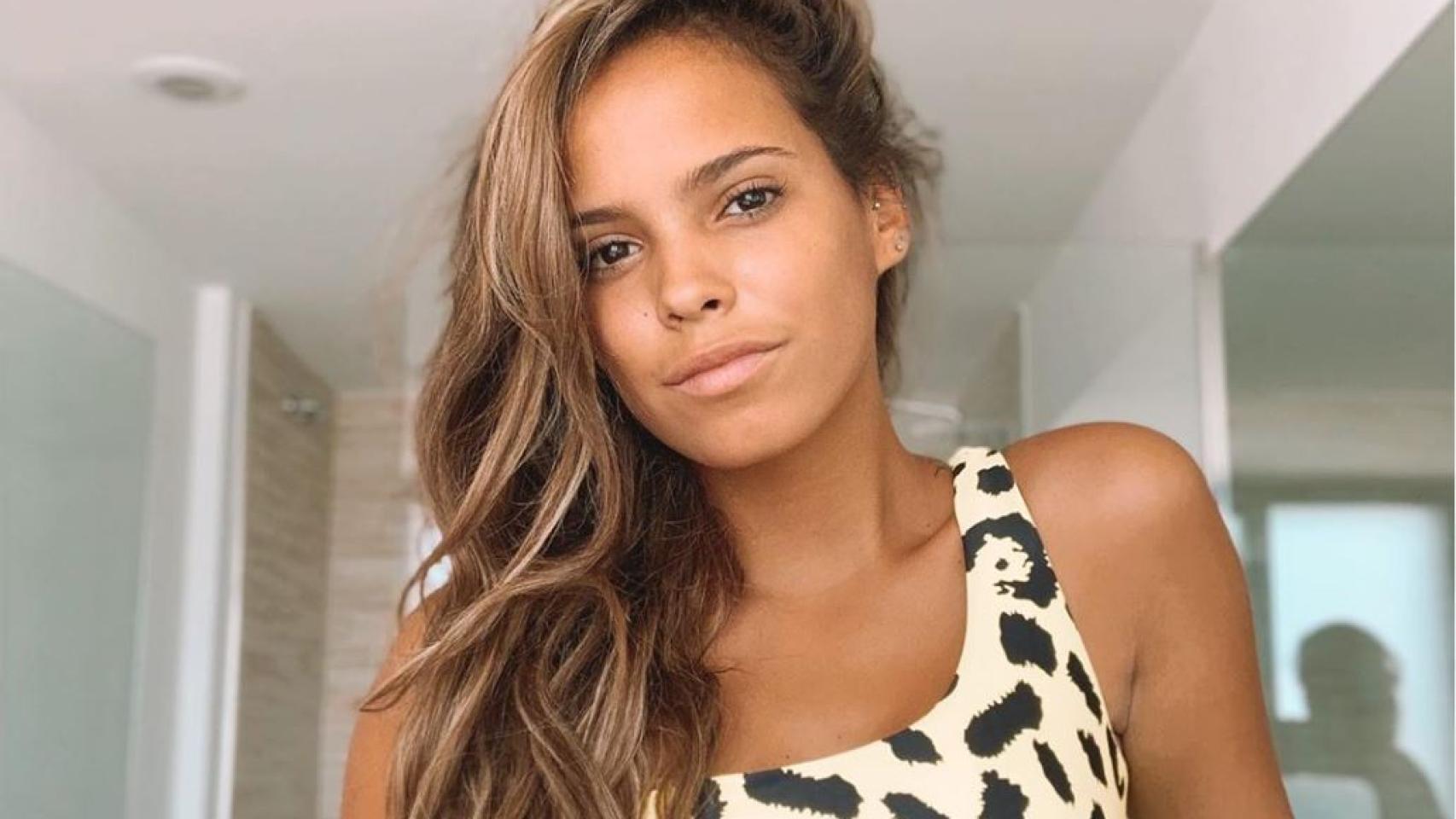 Imágenes del día: el impactante desnudo de Gloria Camila que ha logrado su récord en un minuto