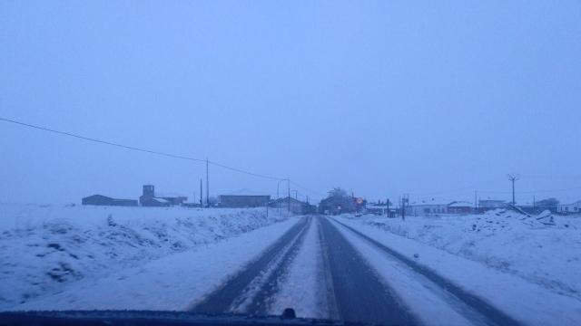 Imagen de archivo de nieve en carretera